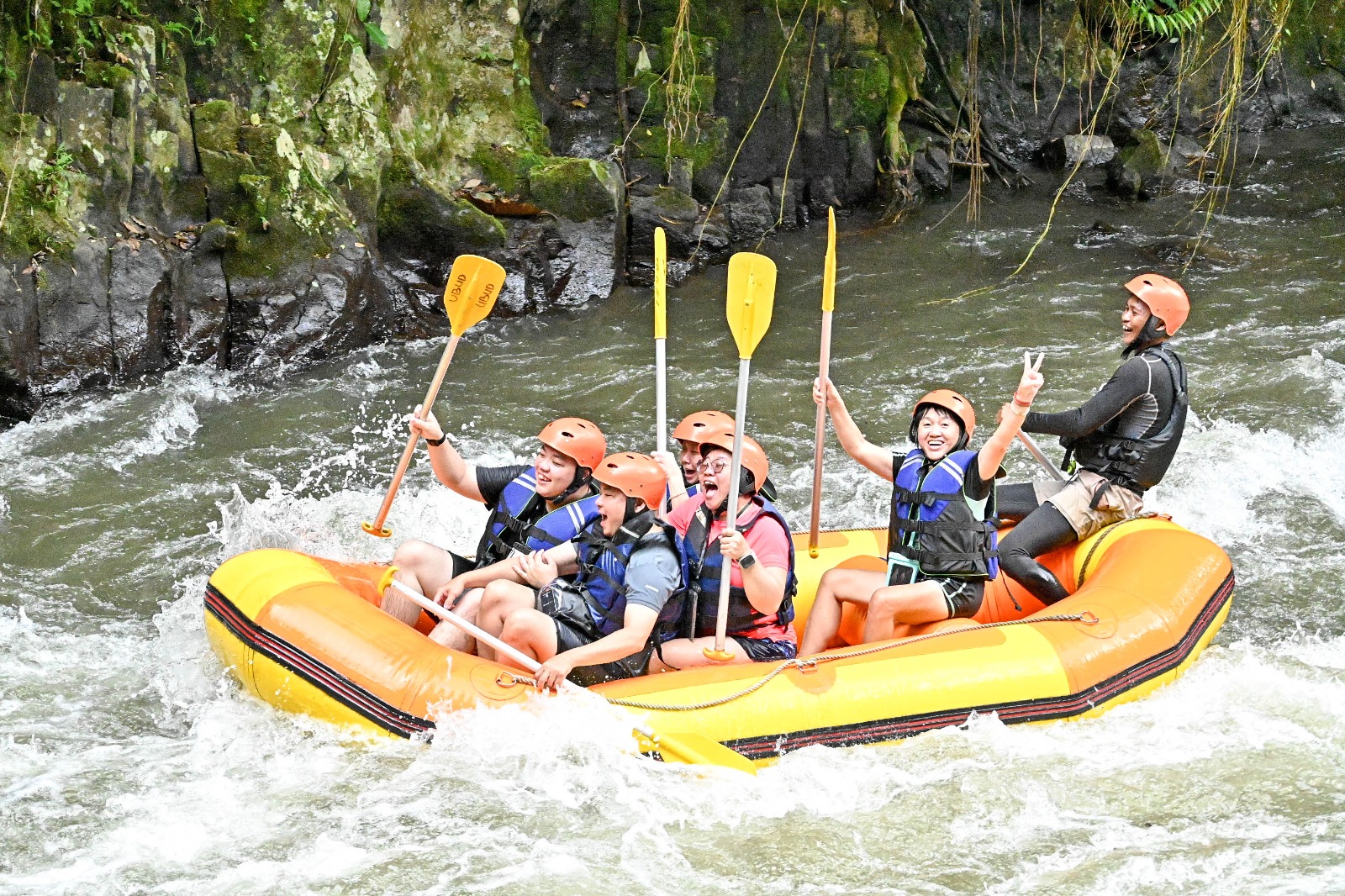 Water Rafting – Sharing Adult