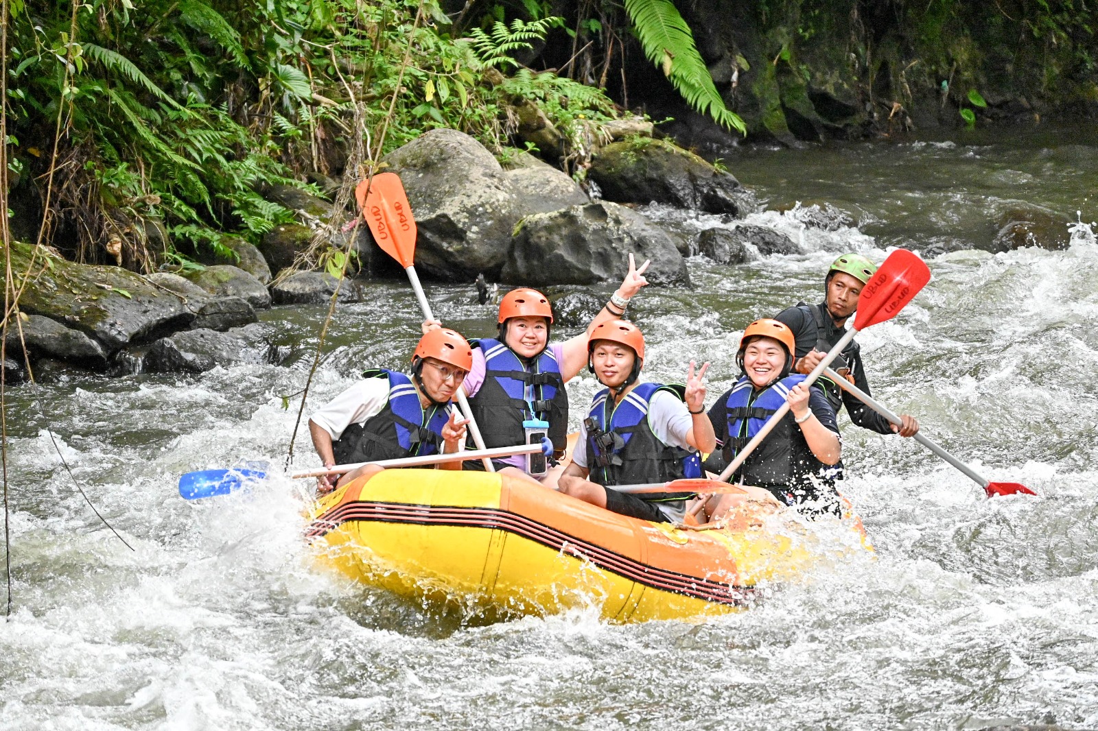 Water Rafting – Sharing Child