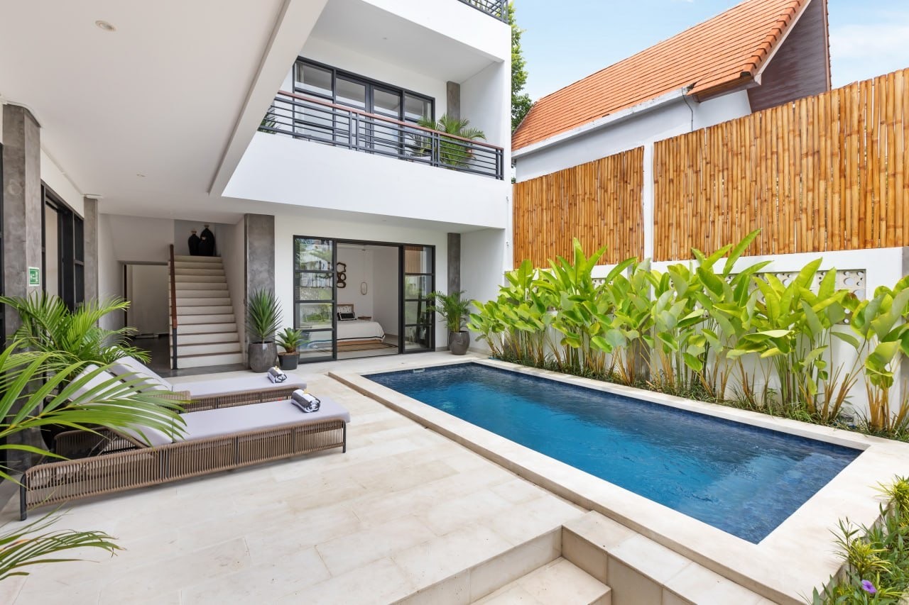 Modern 3-Bedroom Villa with Rooftop Bar in Tumbak Bayuh, Pererenan