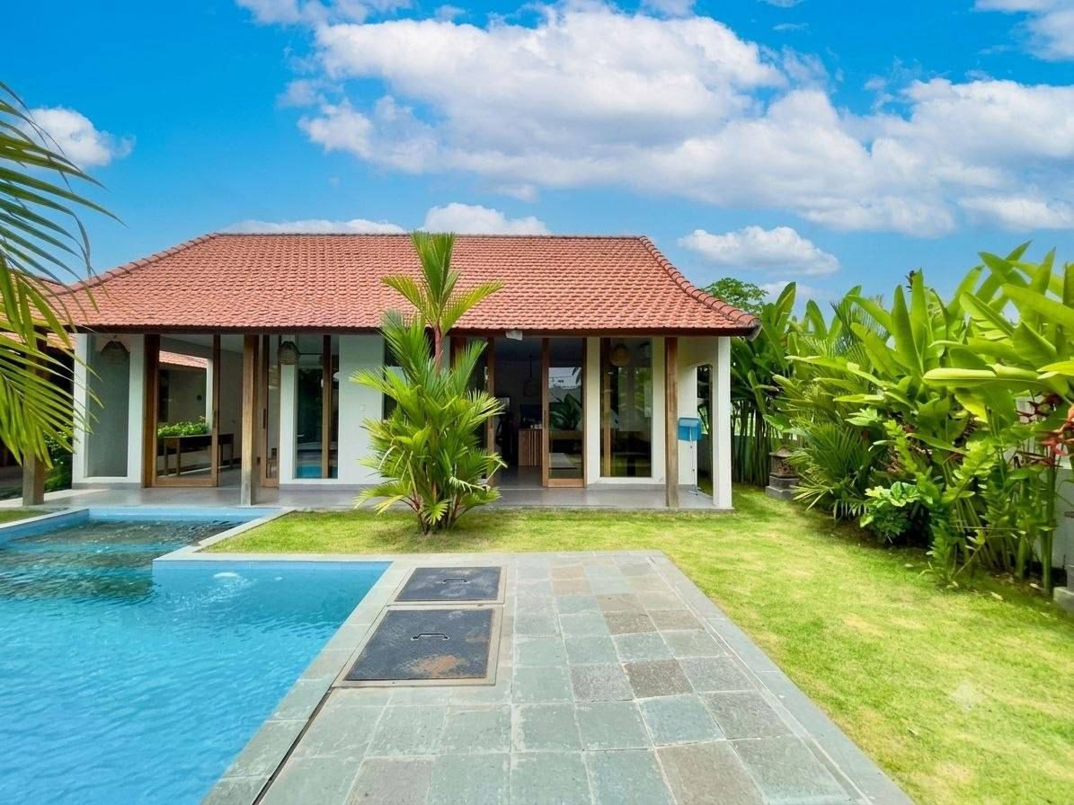 Fully Furnished 3-Bedroom Villa with Large Garden for Rent Near Seseh Beach