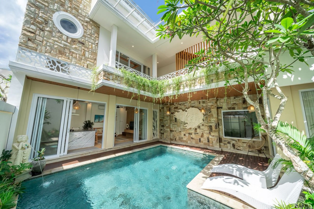 3-Bedroom Villa with Rice Field & Ocean Views for Rent in Tumbak Bayuh