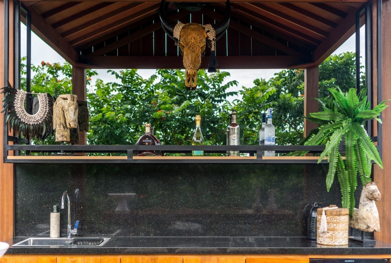 Modern 3-Bedroom Villa with Rooftop Bar in Tumbak Bayuh, Pererenan