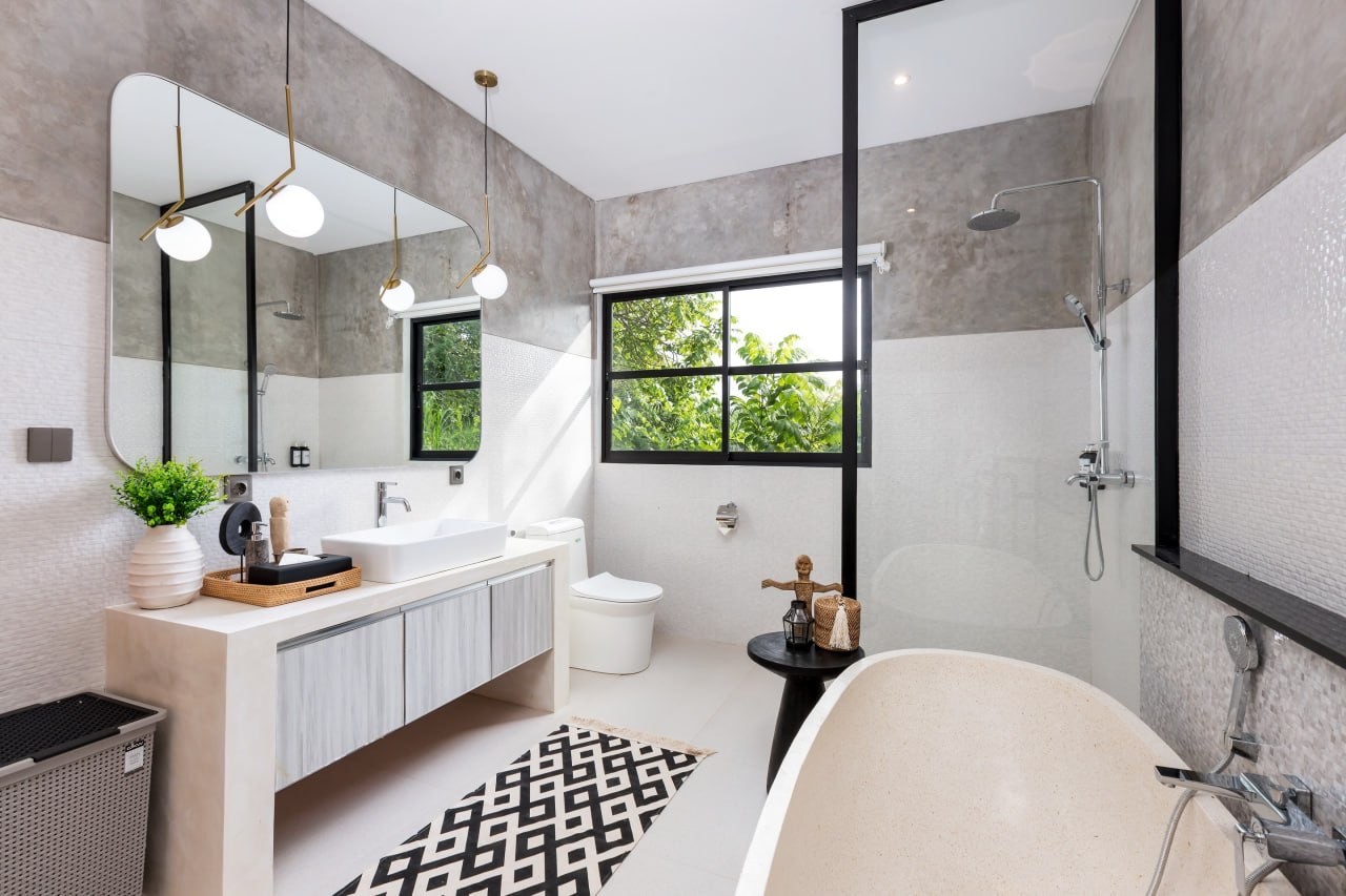 Modern 3-Bedroom Villa with Rooftop Bar in Tumbak Bayuh, Pererenan