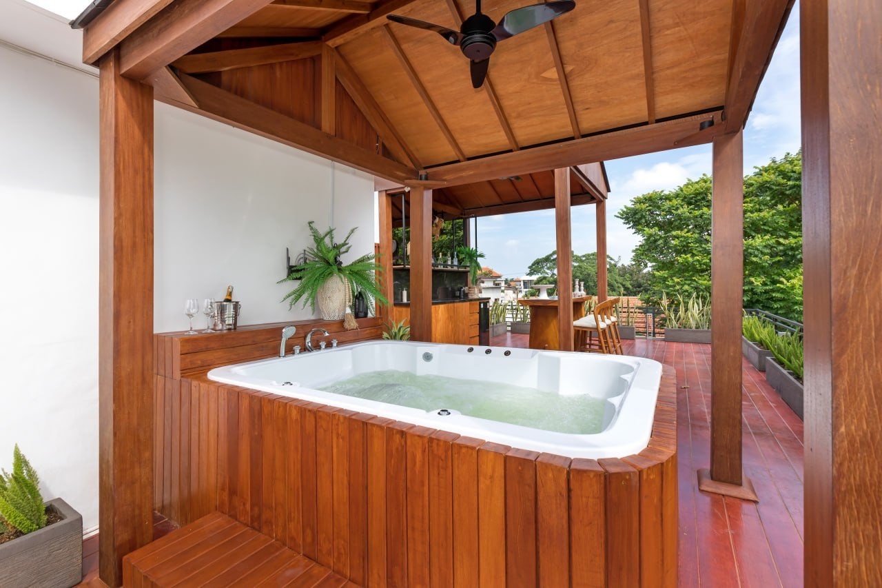 Modern 3-Bedroom Villa with Rooftop Bar in Tumbak Bayuh, Pererenan