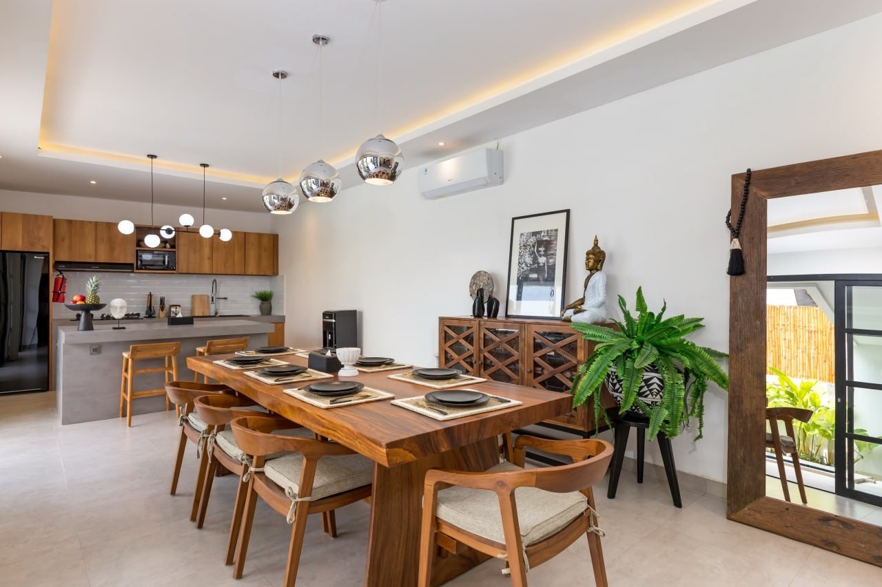 Modern 3-Bedroom Villa with Rooftop Bar in Tumbak Bayuh, Pererenan