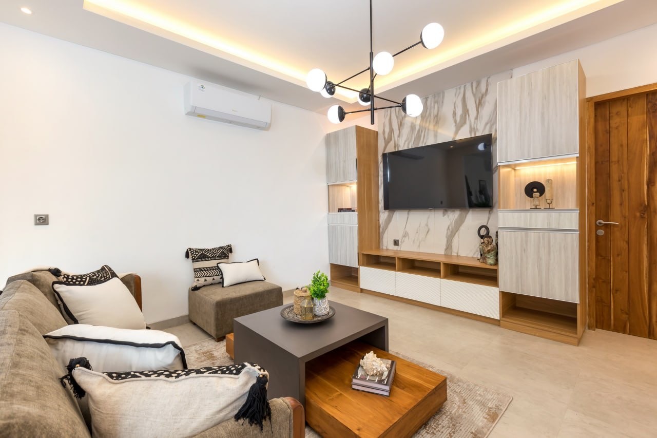 Modern 3-Bedroom Villa with Rooftop Bar in Tumbak Bayuh, Pererenan