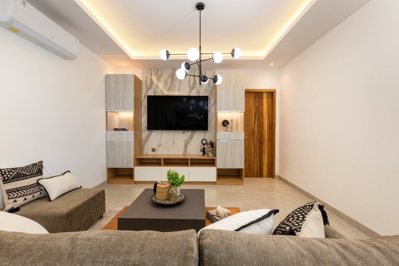 Modern 3-Bedroom Villa with Rooftop Bar in Tumbak Bayuh, Pererenan
