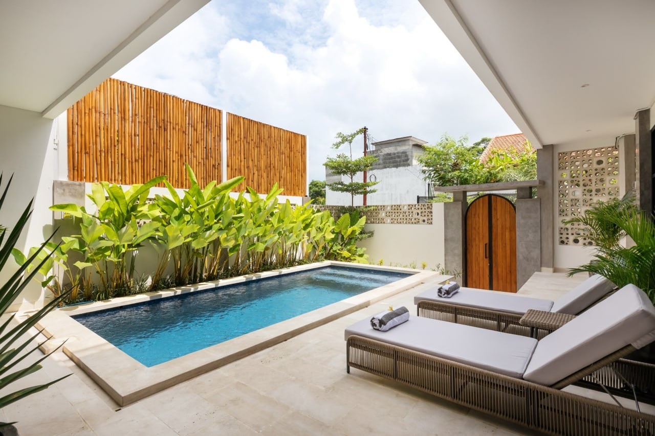 Modern 3-Bedroom Villa with Rooftop Bar in Tumbak Bayuh, Pererenan