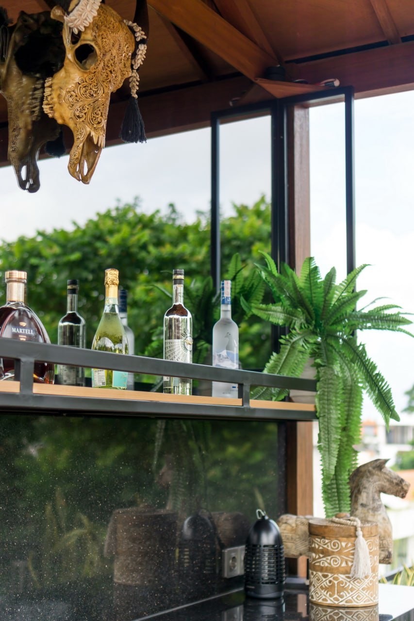 Modern 3-Bedroom Villa with Rooftop Bar in Tumbak Bayuh, Pererenan