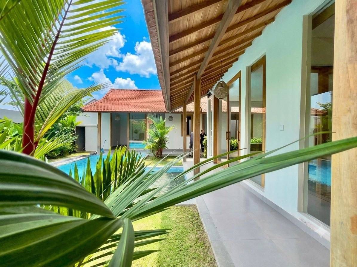 Fully Furnished 3-Bedroom Villa with Large Garden for Rent Near Seseh Beach