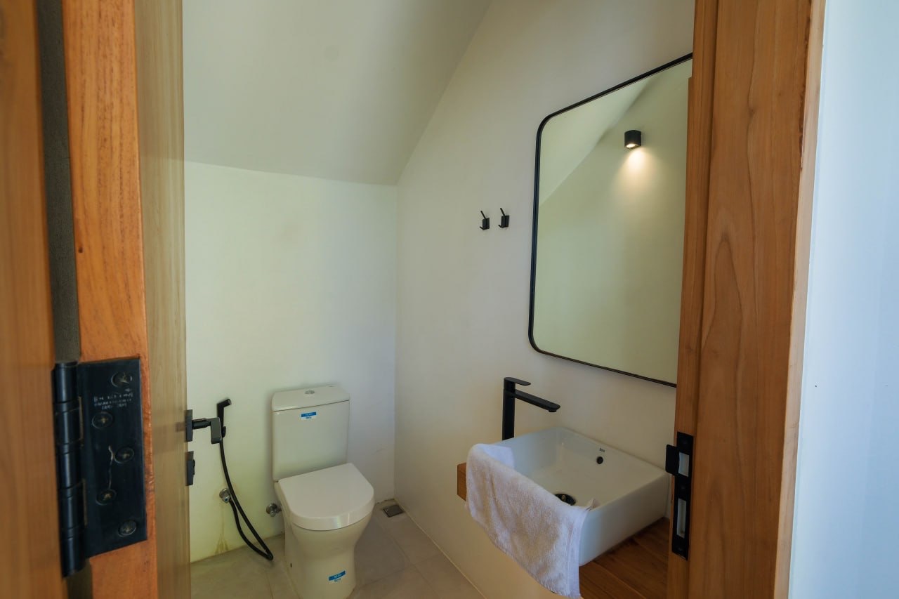 Semi-Luxury 2-Bedroom Villa for Rent in Tumbak Bayuh