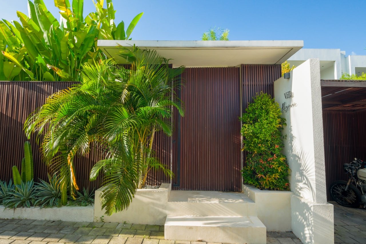 Semi-Luxury 2-Bedroom Villa for Rent in Tumbak Bayuh