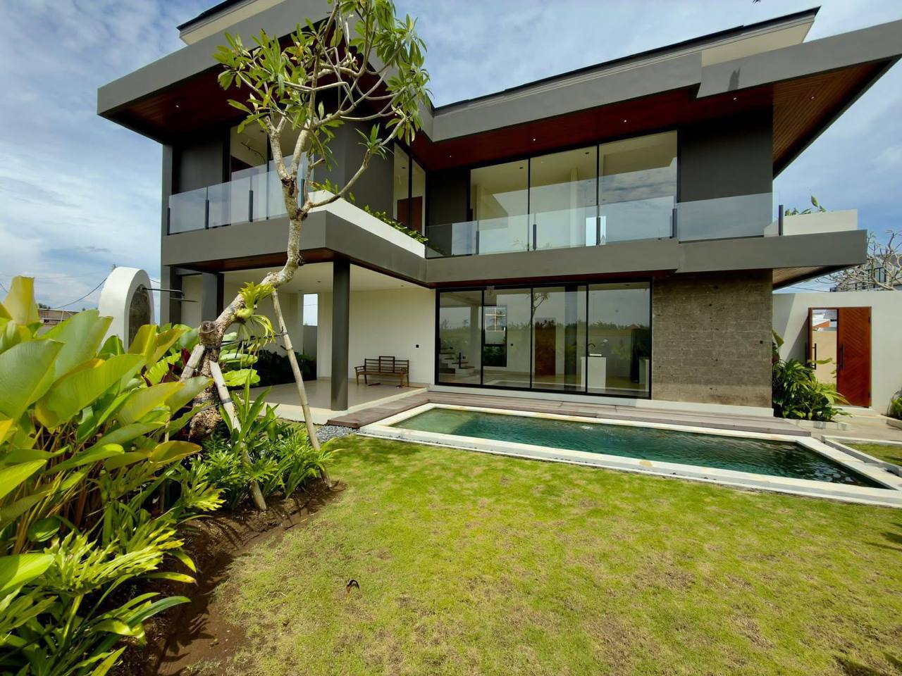 Brand-New Black Tropical Villa with Rice Terrace Views in Pererenan–Munggu