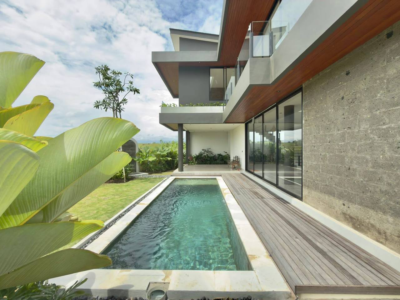 Brand-New Black Tropical Villa with Rice Terrace Views in Pererenan–Munggu