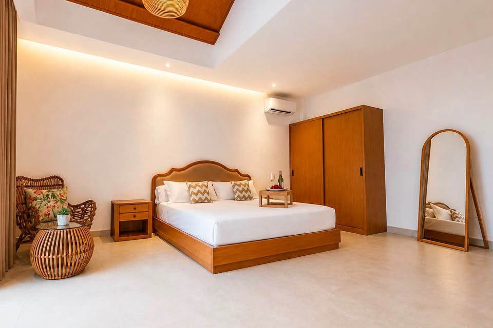 4-Bedroom Villa for Sale or Annual Rent in Kerobokan with Spacious Rooftop