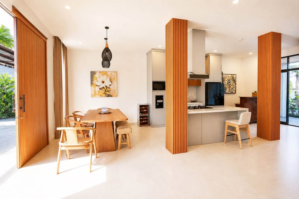 4-Bedroom Villa for Sale or Annual Rent in Kerobokan with Spacious Rooftop