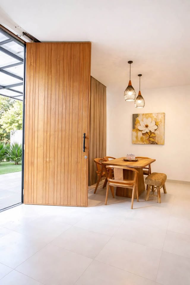 4-Bedroom Villa for Sale or Annual Rent in Kerobokan with Spacious Rooftop