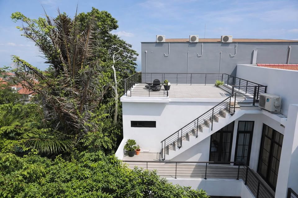 4-Bedroom Villa for Sale or Annual Rent in Kerobokan with Spacious Rooftop