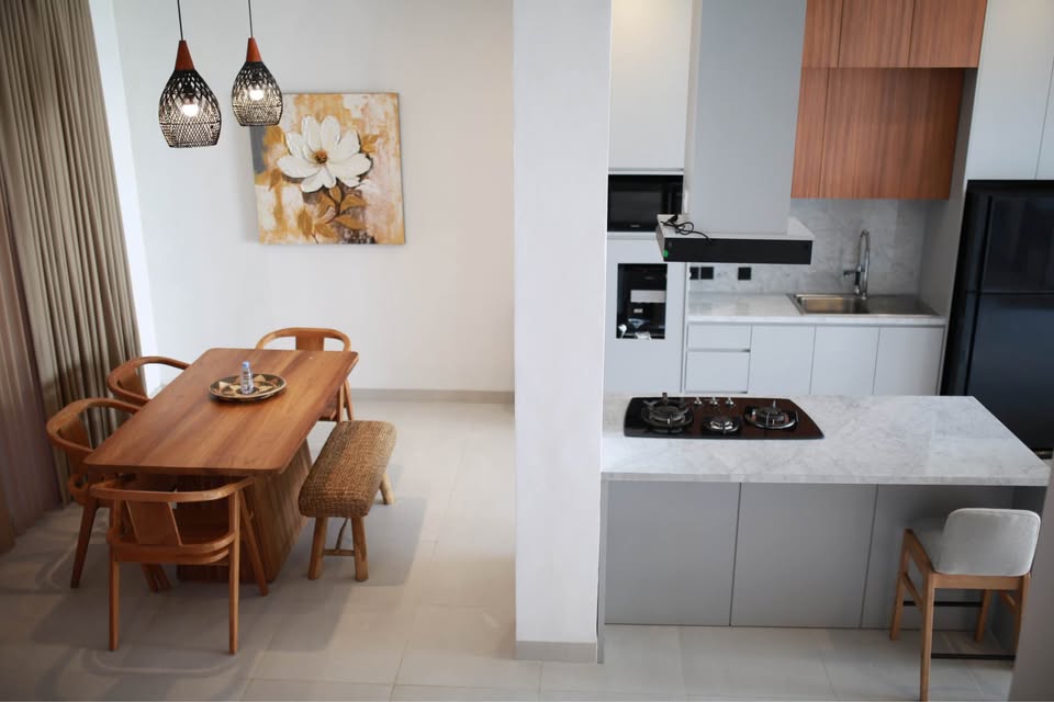 4-Bedroom Villa for Sale or Annual Rent in Kerobokan with Spacious Rooftop