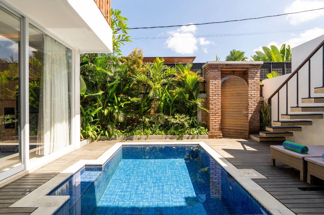 3-Bedroom Fully Furnished Villa with Private Pool for Rent in Tumbak Bayuh