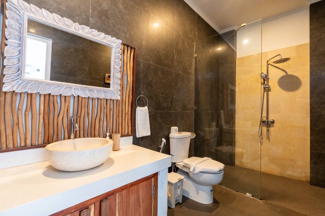 3-Bedroom Fully Furnished Villa with Private Pool for Rent in Tumbak Bayuh