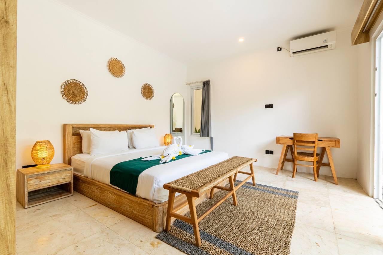 3-Bedroom Fully Furnished Villa with Private Pool for Rent in Tumbak Bayuh
