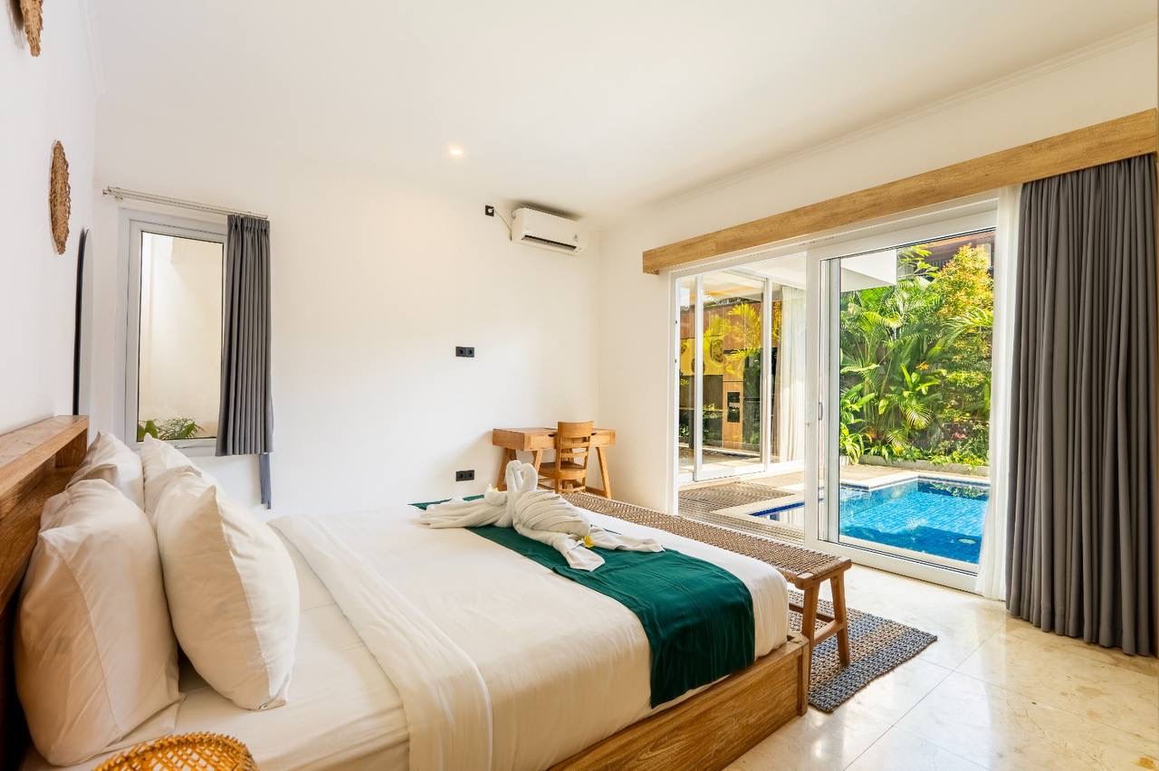 3-Bedroom Fully Furnished Villa with Private Pool for Rent in Tumbak Bayuh