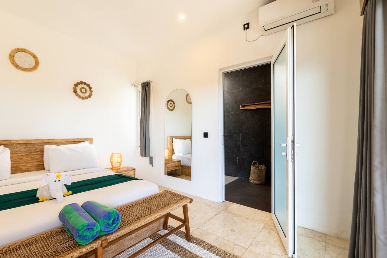 3-Bedroom Fully Furnished Villa with Private Pool for Rent in Tumbak Bayuh