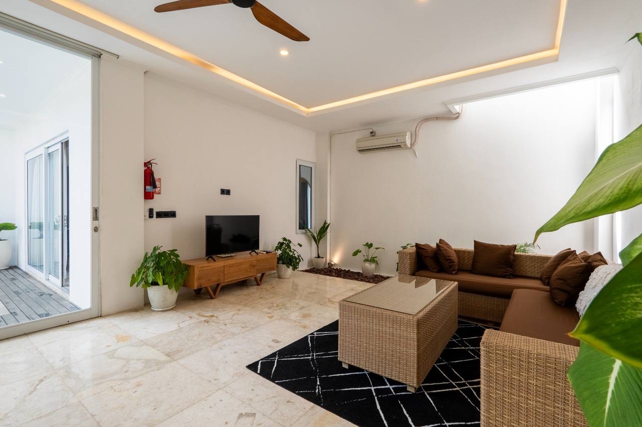 3-Bedroom Fully Furnished Villa with Private Pool for Rent in Tumbak Bayuh