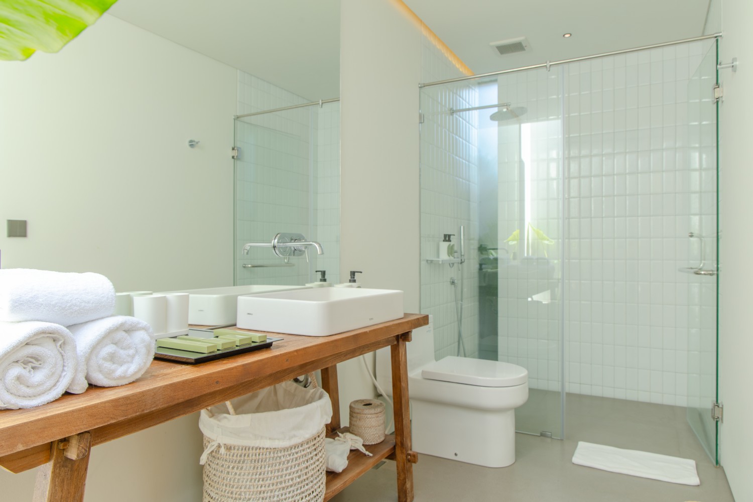 Domisili Villa — 3 Bedroom Villa for Rent in Kayutulang